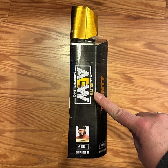 AEW Unrivaled 2 figure Set with 30 pack Display Stands - Picture 10 of 16